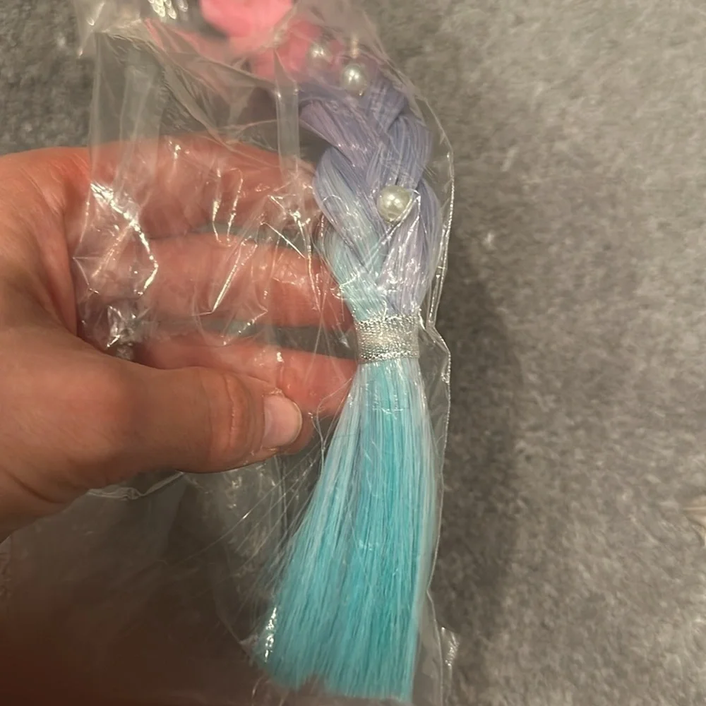 H&M GIRLS HAIR TIE BRAID ACCENT BOW W/ PEARL BEADS AND OMBRÉ PINK TO TEAL COLOR.